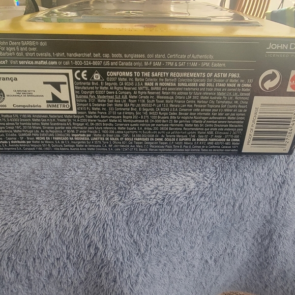 2007 Collectible Pink Label John Deere Barbie NWT. - Picture 5 of 5